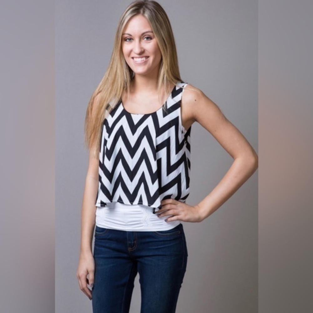 Fifty Street Black white chevron cropped Flowy tank size medium